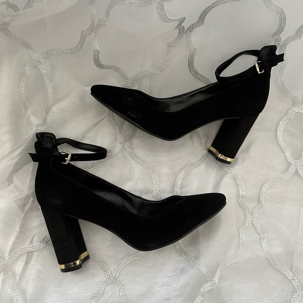 Marc Fisher black pump heels
